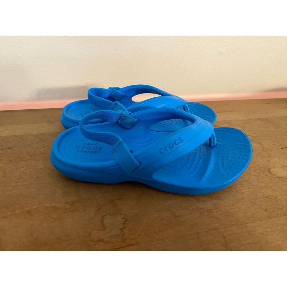 Crocs size 7 blue toddler kids baby flip flop sandals